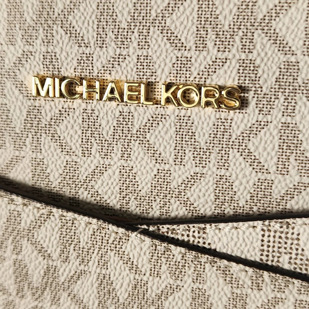 Michael Kors Jet Set Logo Crossbody Bag in Vanilla/Acorn - Picture 4 of 8